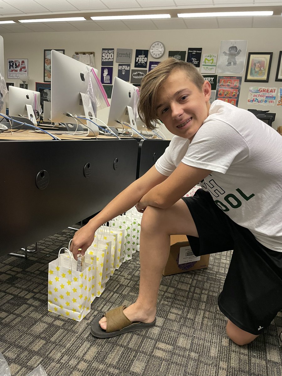 ReedyHSBPA's tweet photo. @ReedyHSBPA is helping out by making kits for the Area 1 Region 3 @txbpa Advisor training tomorrow!! #rhsroar @ReedyLions #txbpa #bpacares https://t.co/MY2PonC1NH