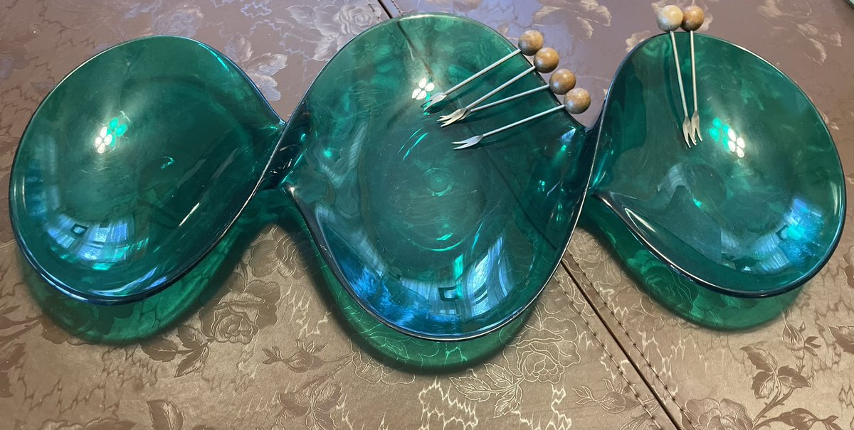 ErasShoppe's tweet photo. Most of this past weekend’s antique &amp; vintage finds will go to my space in https://t.co/HEVTtjDpCI, just in time for Rosebud Treasure Day! https://t.co/lslzoxaWVU #erasshoppe #vintagereseller #antiques #vintage https://t.co/40x5w88VYF