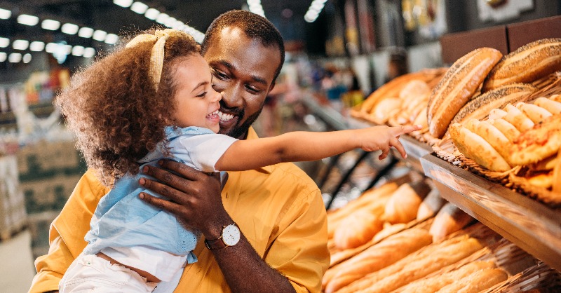 EU_Social's tweet photo. Last week we have presented the #EUMinimumIncome.
In a period of increasing cost of living, it can be hard for many people to buy the most basic necessities.
The Italian city of Brescia 🇮🇹 has set up an E-vouchers scheme, supported by the #EUFunds, to help those in need.