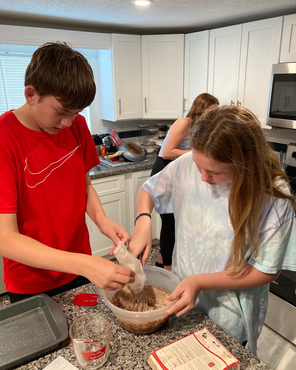 whdavis3's tweet photo. Got to have brownies when you go through a hurricane. https://t.co/OwV9bz9Bmv