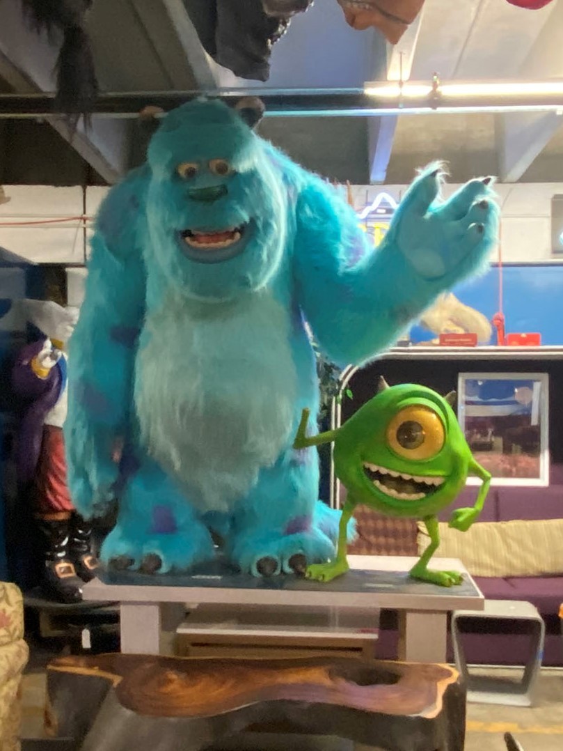 PlayfulHomeLab's tweet photo. Cool findings, lifesize props, at Deja Vu store in Londonderry: https://t.co/IOSEDrhyJN
#decor #playful #props https://t.co/nq7OxL58WK