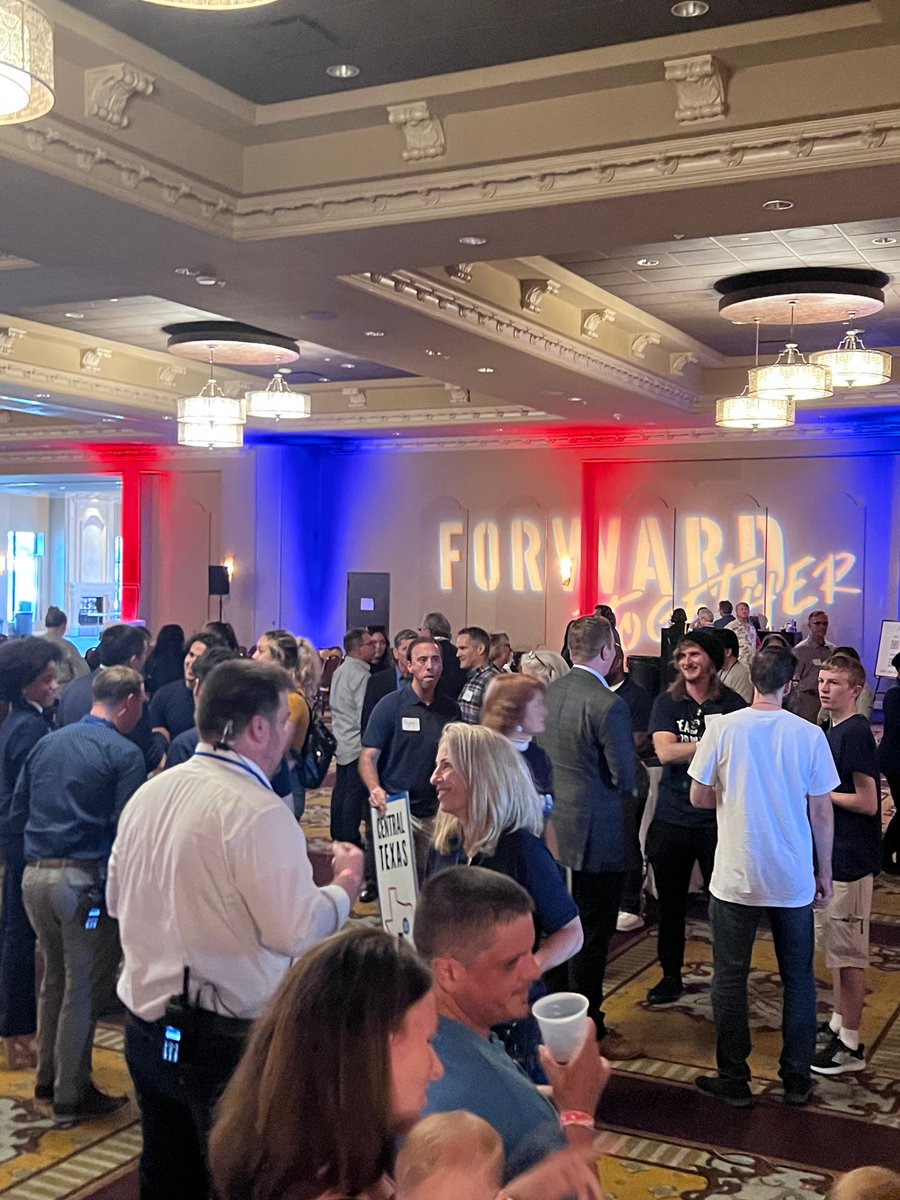 Fwd_Party's tweet photo. Smiling faces and conversation after the @FWD_Texas kickoff event in Houston over the weekend ☺️ #ForwardParty #ForwardTogether #FWDTX https://t.co/f589Y33YD5