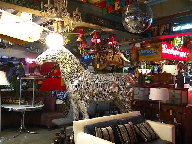 PlayfulHomeLab's tweet photo. Cool findings, lifesize props, at Deja Vu store in Londonderry: https://t.co/IOSEDrhyJN
#decor #playful #props https://t.co/nq7OxL58WK