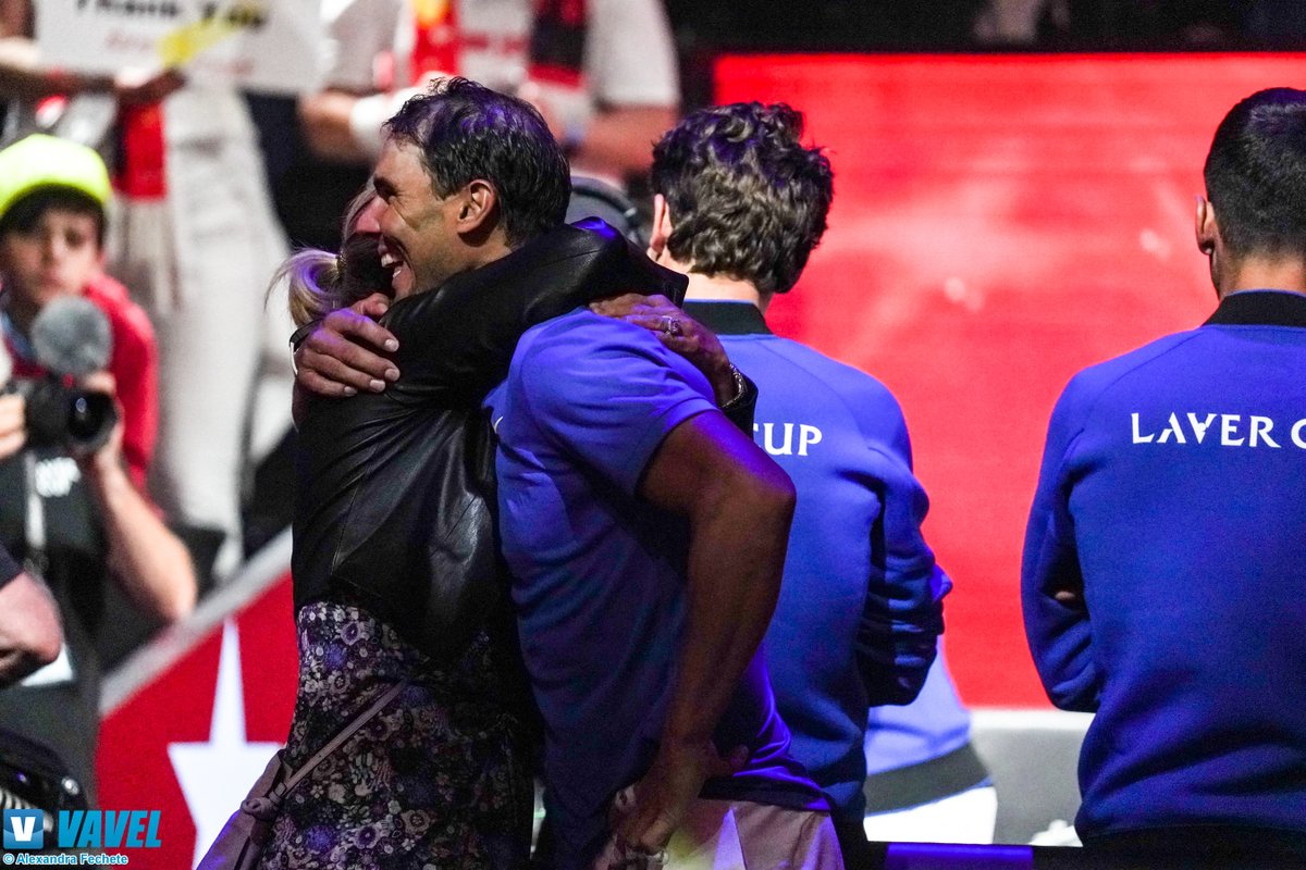 buticut's tweet photo. You guys have been waiting for this one, so there it is! The Mirka-Rafa hug!

@rogerfederer @RafaelNadal 

 #LaverCup2022 #LaverCup #Fedal #Federer #Nadal 
©️ 📸 by me for @VAVEL_USA @VAVEL https://t.co/cGMNsZowwr