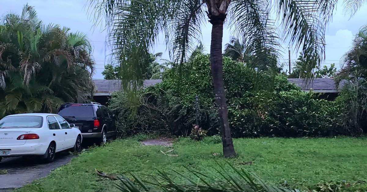 GessnerREAgent's tweet image. So much debris around this morning. Extremely grateful this am ...went to check my office and all is well. I'm two blocks from where one of the  the tornados 🌪 passed last night 🙏🙏🙏 #bpcm #followthepinkcar