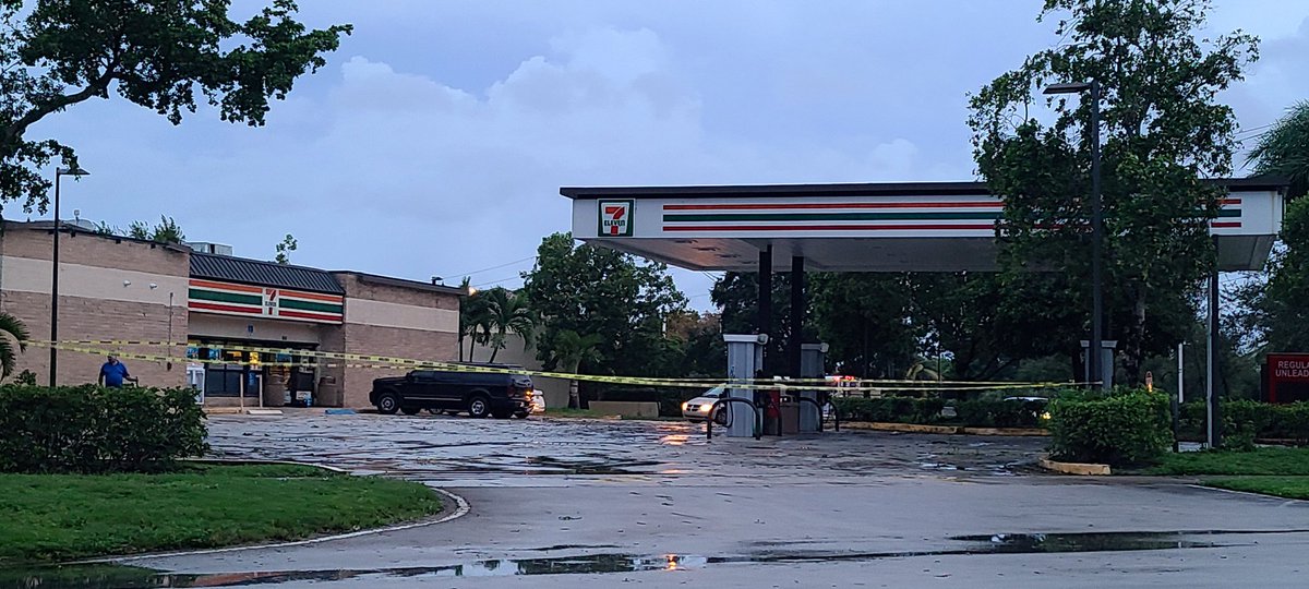 GessnerREAgent's tweet image. So much debris around this morning. Extremely grateful this am ...went to check my office and all is well. I'm two blocks from where one of the  the tornados 🌪 passed last night 🙏🙏🙏 #bpcm #followthepinkcar