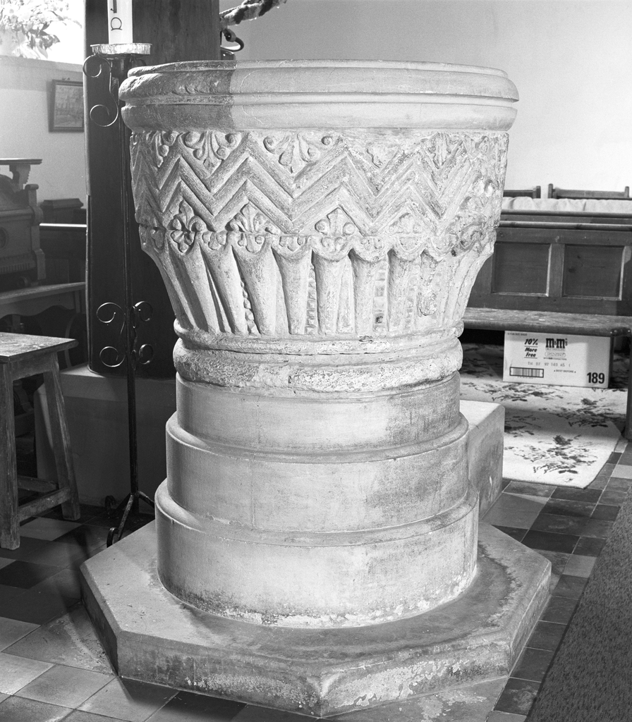 Wishing you all a fantastic Friday! Here’s this week’s #FontsonFriday highlight for you, at the church of St. Mary Magdalene, Winterbourne Monkton, #Wiltshire! See the online site report for all the info - crsbi.ac.uk/view-item?i=92…