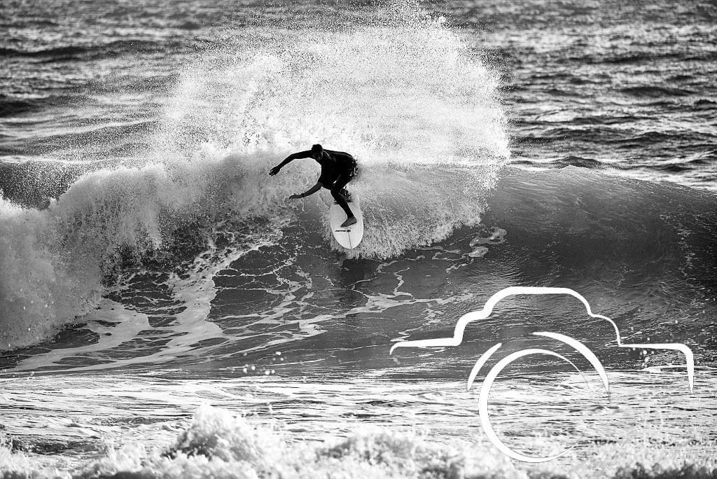 Going left at #levanto . 
#manhack #surfinglevanto #nobigwavesinitalyyousay 

#lovesurf #surfrider #surflove #ilovesurfing #surfersparadise #surfersdream #surfermagazine #surfgram #lovesurfing #surflove #sopitted #levantosurf #levantobeach #surflevanto #caiomaslevanto #surffoto