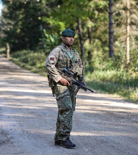 CommanderCabrit's tweet photo. Patrols have started in the south of πͺπͺ between 2 RIFLES and the 2nd Estonian Bde.
Already #OKAS22 is showing Estonia's ability to react at pace alongside π¬π§ Allies.
#StrongerTogether https://t.co/OiT4oU3Eth