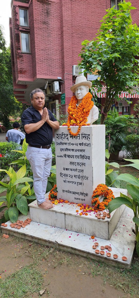 SBSEC_DU's tweet photo. क्रांतिकारी स्वतंत्रता सेनानी #ShaheedBhagatSingh जी की जय���ती पर शत शत नमन! 

#SBSEC #Bhagat_singh #BHAGATSINGHBIRTHDAY https://t.co/4NimmtVSKp