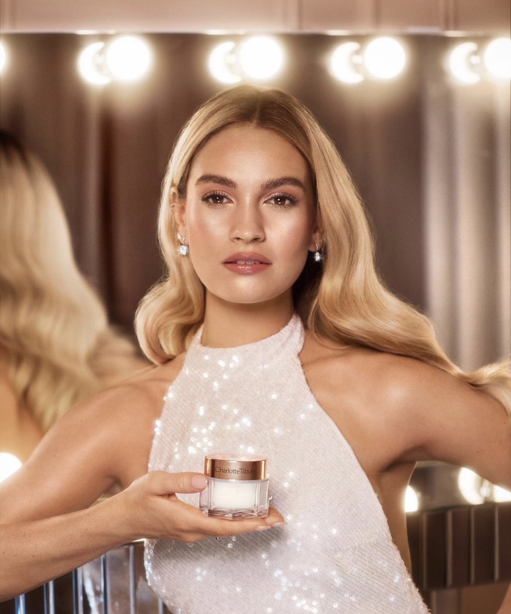 lilyjamesIT's tweet photo. rebeccacorbinmurray: “ Three Beauty Icons in one image @lilyjamesofficial @charlottetilbury @charlottetilburyskincare

MU @sofiatilbury
Hair @halleybrisker
Nails @MichelleClassNails

#LilyJames #charlottetilbury #magiccream” https://t.co/adGKmDzKjl