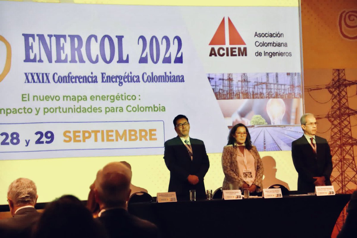 #AEstaHora La Viceministra <a href="/RuizBelizza/">Belizza Ruiz</a>, presenta en #ENERCOL2022, la ruta que el #GobiernoDelCambio desarrollará para lograr una #TransiciónEnergética justa, acelerando el uso de energía solar y eólica.