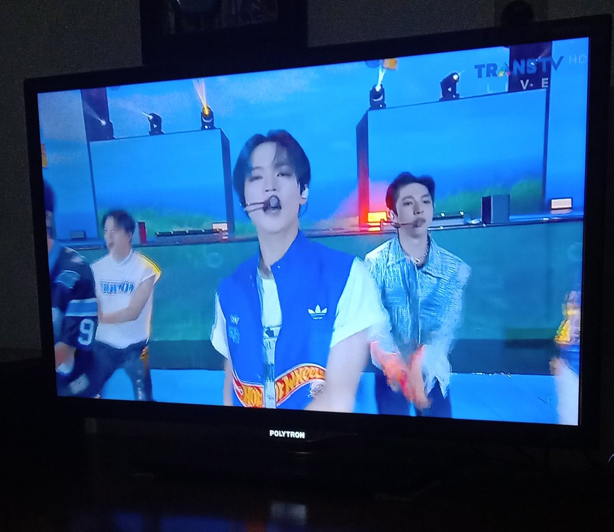 anindyanika_'s tweet photo. #KWAVETRANSTV2022
#TREASURECOMEBACKISCOMING
#NCTDREAMinJAKARTA
Yang aku pikirin waktu NCT tampil di Trans Tv cuma, kapan ya Treasure bisa tampil di TV Indonesia juga? Aaaaa 🤭🦋💙 https://t.co/v6EMa3fIEt