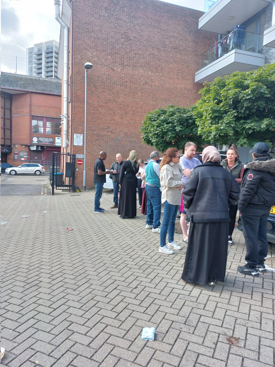 I would like to say a massive thank you to our residents &amp; who came to meet us at Hayes&amp;Windsor Court areas of concern were raised/addressed with your support we will continue to work towards improving your estate #teampurple @pa_housing <a href="/Mrsascants/">Andrea PAHousing</a> #buildingservices #surveyors