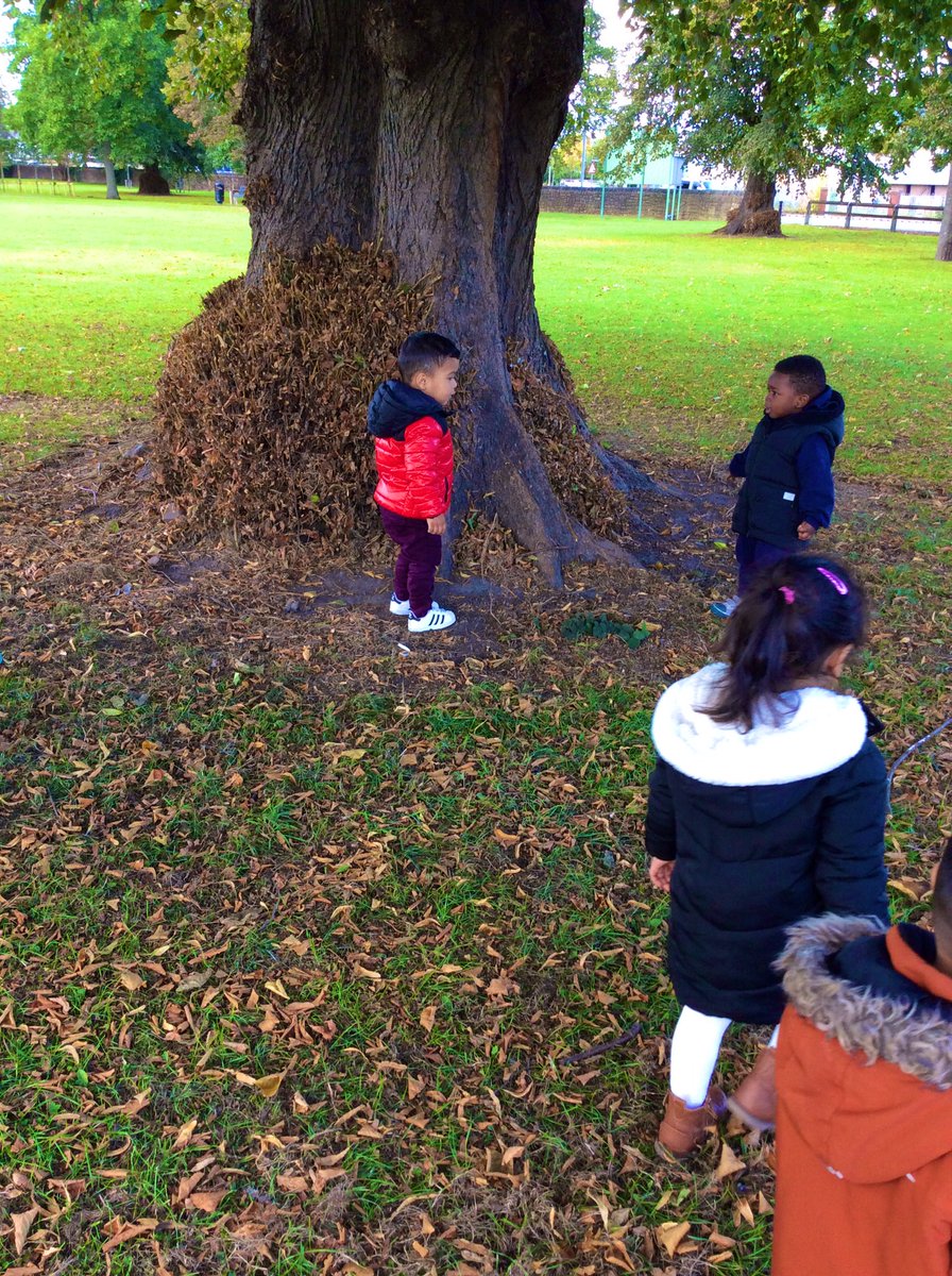 ECS_Keighley's tweet photo. Preschool went on an Autumn walk around Victoria Park looking at colours, nature and the changing seasons. #50TTD #LoTc #11Makingconnections #27Parkkeeper #32Wherehaveigone https://t.co/2kecJ8tdLW