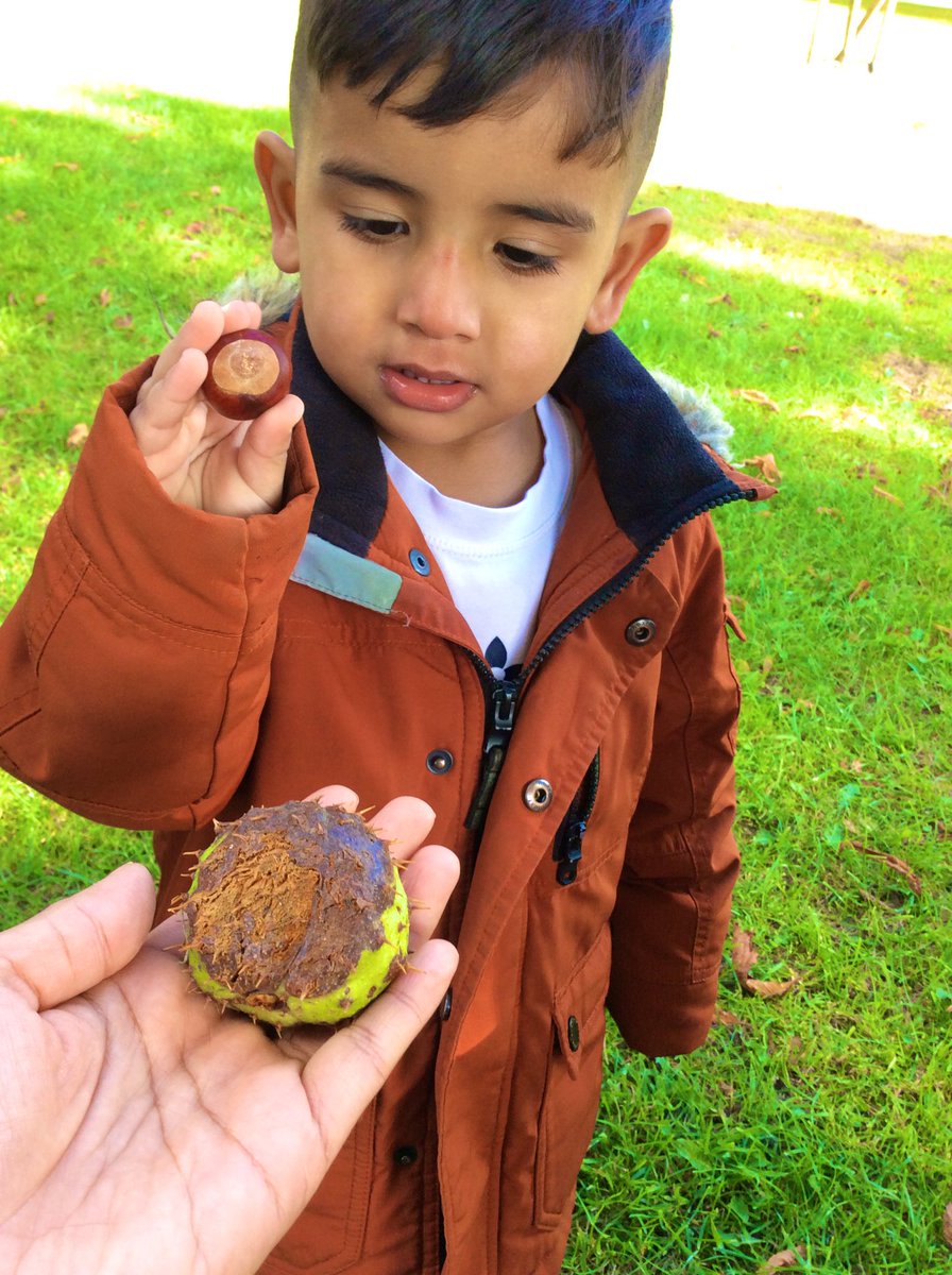 ECS_Keighley's tweet photo. Preschool went on an Autumn walk around Victoria Park looking at colours, nature and the changing seasons. #50TTD #LoTc #11Makingconnections #27Parkkeeper #32Wherehaveigone https://t.co/2kecJ8tdLW