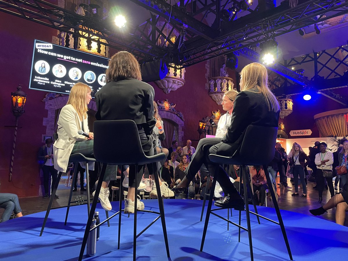 miralia_ai's tweet photo. How can we get to meet zero emissions ? A conference based on one important point « offer your clients a technology with positive impacts ». It’s our challenge at #ffday @FRdigitale https://t.co/EgebCNDMxM