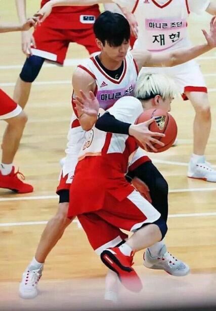 winejmyg's tweet photo. Vídeos do Yoon jogando basquete

Uma thread especial para a lenda; https://t.co/UITPqIfvS0