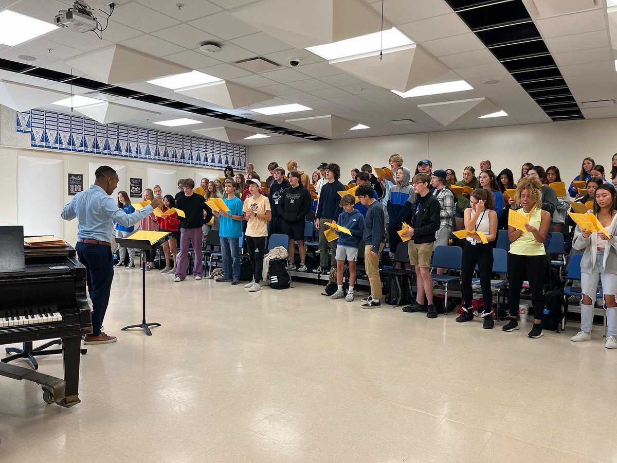 Many thanks to Dr. Marques Garrett for visiting and working with East Singers yesterday!! It’s always a privilege to be able to learn from awesome clinicians!