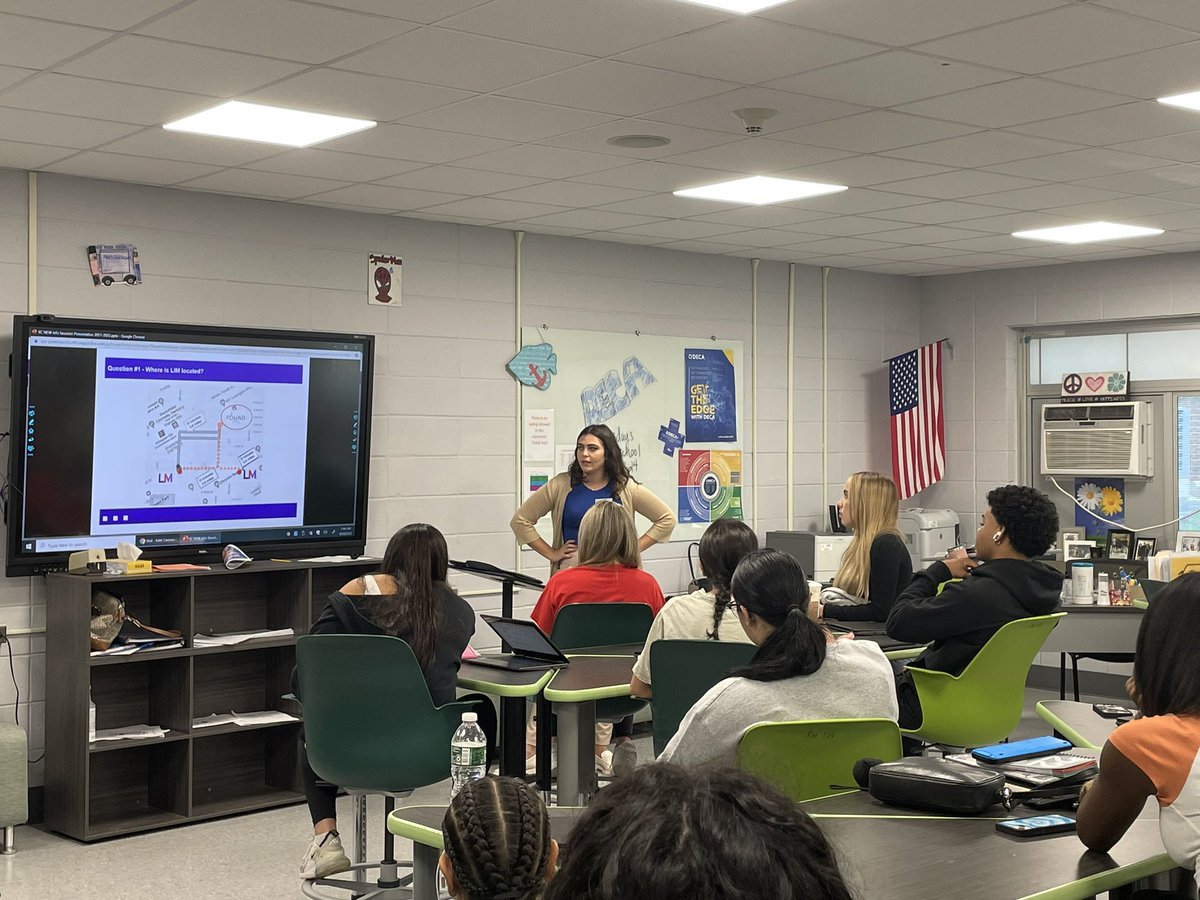 dmcwright730's tweet photo. Thank you @katiecamuso for your presentation this morning with my Fashion Merchandising students so they can see all that @LIMCollege has to offer. #cte #businessed #limcollege @DalersCareerEd #mrswrightsadventures #fashionmerchandising #careerandcollegeready https://t.co/yJHPJwjB1d