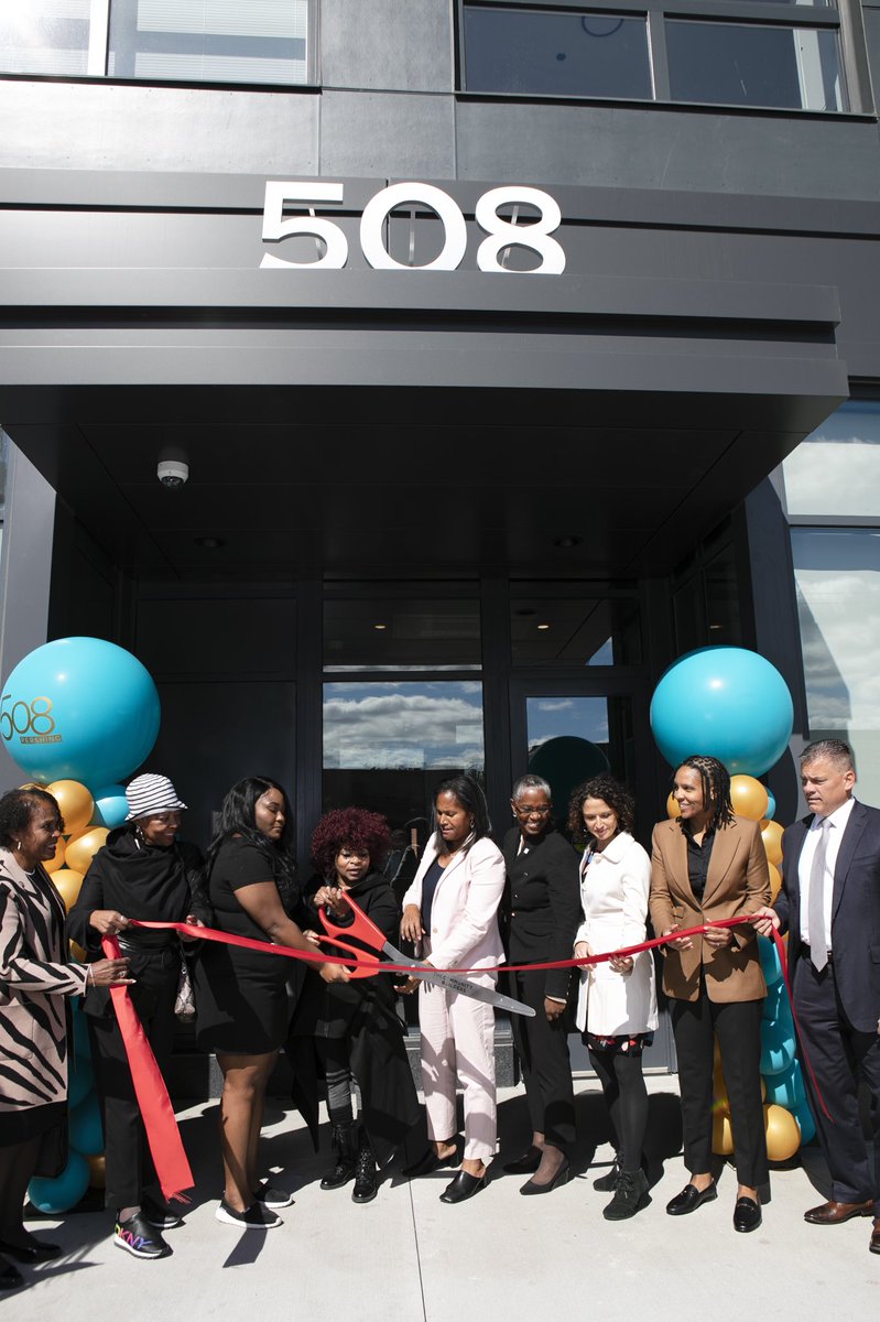 Yesterday we celebrated the grand opening of 508 Pershing, a mixed-income, mixed-use development bringing 53 new homes to Bronzeville. Congrats to everyone who made this community possible! #Chicago #AffordableHousing #housingmatters
