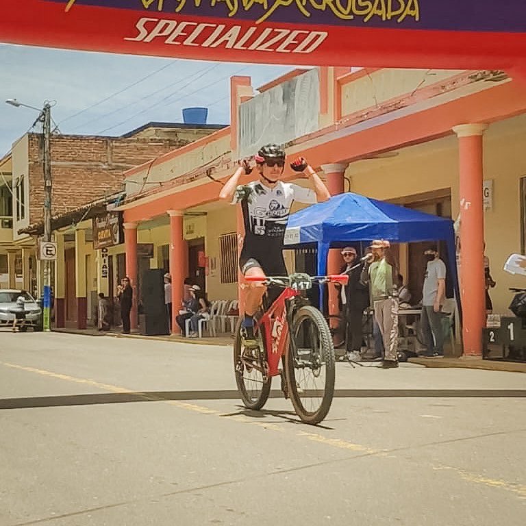 nacalderon1's tweet photo. Regresando a donde siempre fui feliz, al Apu Colambo, mágico, majestuoso y encantador. El Cerrito de las Joyapas ☀️🏔🌳

Emoción a flor de piel. Vuelta al Colambo 2022 Loja🥉🏆 #Loja Cat. Master A

Team @g_colambo 

#Ecuador #FamilyTime #lovecycling #livetoride #gcolambo https://t.co/tZ7gNrHMEF