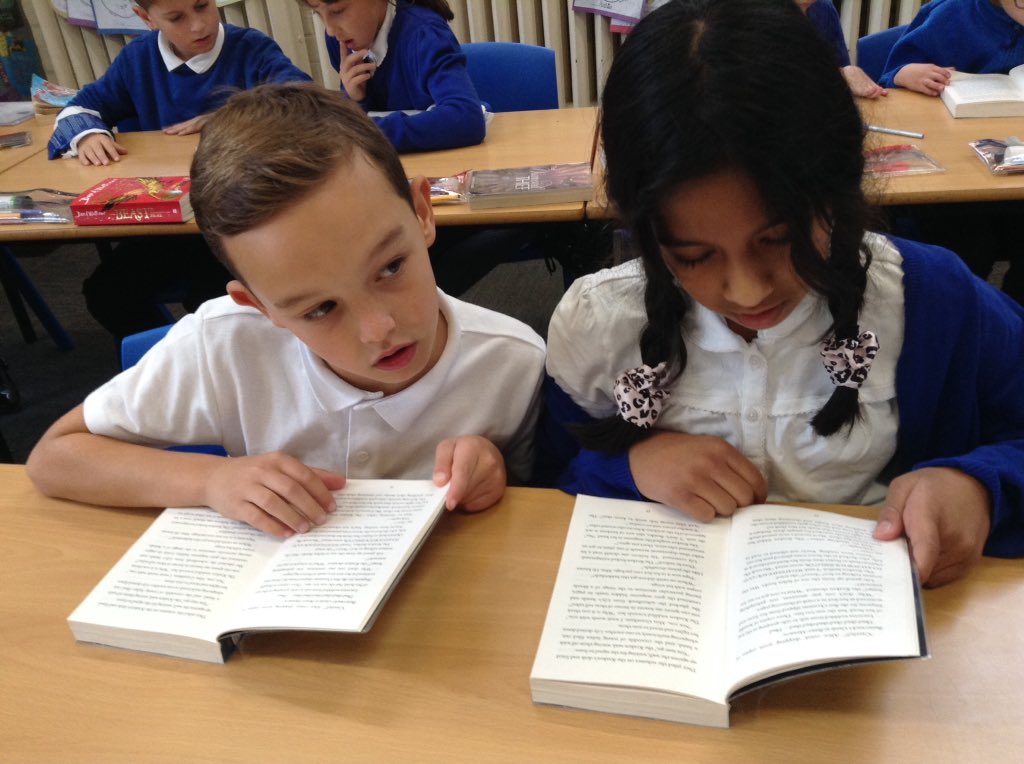 latimerprimary's tweet image. #ClassEH have been exploring new vocabulary in our whole class reading book, #Cogheart , and adding these words to our display. Great discussion Year 5! #LatimerReading