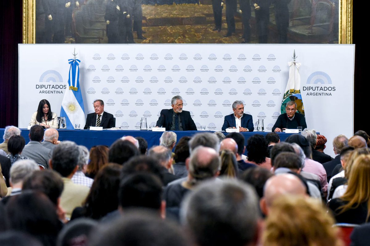 JCAlderete_CCC's tweet photo. Nosotros seguimos peleando para que se no paguen los ilícitos y las estafas de la deuda externa

Por eso es tan importante este observatorio, que ayuda a investigar toda la deuda externa, desde la contraída en la última dictadura militar a la deuda de Macri con FMI. https://t.co/6KDs7nOuhR
