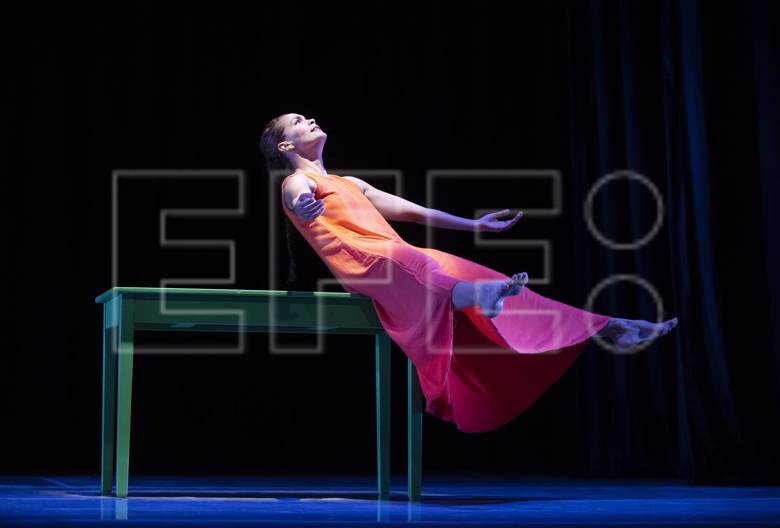 Barriaorlando's tweet photo. Bailarines de la compañía de danza cubana Mal Paso se presentan durante el XVII Festival Internacional de Danza Contemporánea (Edanco 2022), en Santo Domingo (República Dominicana). 
EFE/Orlando Barría
#Edanco #Cuba https://t.co/V7rZVv3F3A
