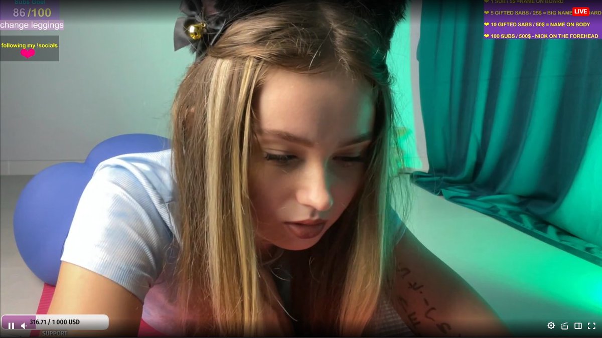 Dealjbb's tweet photo. Faut vraiment m'expliquer le concept de twitch.
Je viens de choper mon petit cousin de 14 ans sur sa chaine entrain de regarder sur "hot yoda" ?

Leurs lien de cul juste en dessous ...

Mais clairement s'est teuf qui perverti twitch MDR

#twitch #teuf #slots #MDR #régles https://t.co/qcCH4hgghj