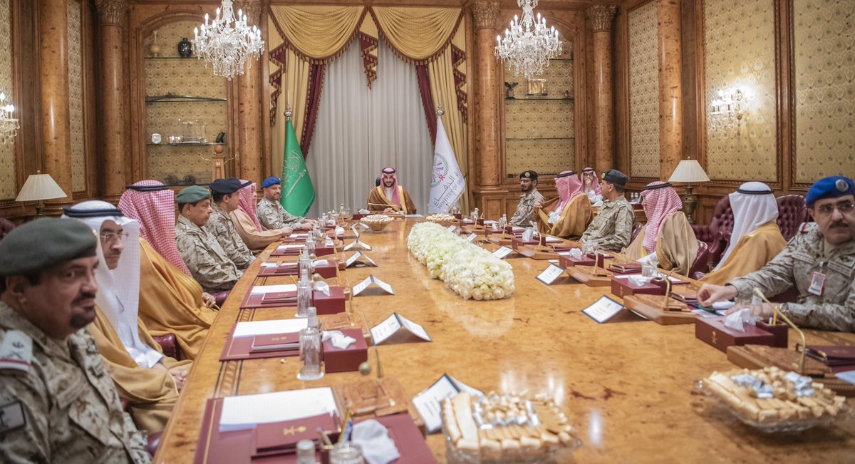 AJELNEWS24's tweet photo. عاجل 🔴 
.

.

الأمير خالد بن سلمان بن عبدالعزيز وزير الدفاع، يجتمع في مكتب سموه بالرياض اليوم , مع قادة وكبار المسؤولين بالوزارة ، في اجتماعه الأول بعد تعيينه وزيراً للدفاع.
- https://t.co/uTdkvRzQo6