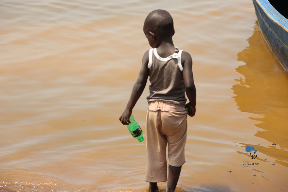 Let us educate our children as early as possible to desist from plastics.

📷 <a href="/Mugira/">Fredrick Mugira</a> 

Cc: <a href="/infoNILE/">InfoNile</a> || <a href="/H2Ojournalists/">water journalists</a>

#EndPlasticPollution 
#PaleWater