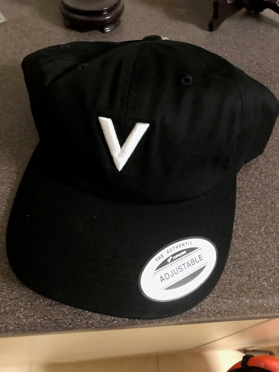 IAmCarnage87's tweet photo. Great company, good food and free gift. What more can you ask for ? Only @RealVision Singapore Meetup. 
Thank you @GabeWithTheHat and @RaceFatboy for organising. @RaoulGMI @AshBennington @remi_tetot IRL meetups are awesome! https://t.co/l0RoqnbN4D