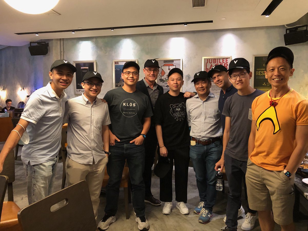 IAmCarnage87's tweet photo. Great company, good food and free gift. What more can you ask for ? Only @RealVision Singapore Meetup. 
Thank you @GabeWithTheHat and @RaceFatboy for organising. @RaoulGMI @AshBennington @remi_tetot IRL meetups are awesome! https://t.co/l0RoqnbN4D