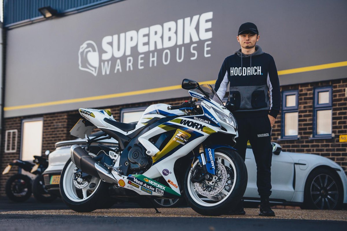 superbikewh's tweet photo. Jamie has just picked up this stunning Suzuki GSX-R 600 in Tommy Hill colours.
Enjoy!!!
#suzuki #suzukigsxr #suzukigsxr600 #gsxr600 #gsxr125 #gixxer600 #suzukigixxer #superbikewarehouse #suzukimotorbike #suzukimotorcycle #newsuzuki #sbwh #greatyarmouth #norfolk #norwich https://t.co/AJZN8uHbLa
