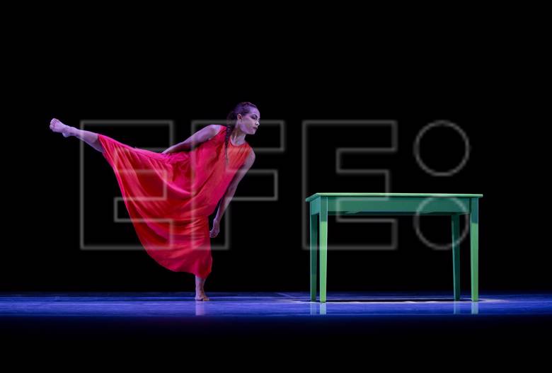 Barriaorlando's tweet photo. Bailarines de la compañía de danza cubana Mal Paso se presentan durante el XVII Festival Internacional de Danza Contemporánea (Edanco 2022), en Santo Domingo (República Dominicana). 
EFE/Orlando Barría
#Edanco #Cuba https://t.co/V7rZVv3F3A