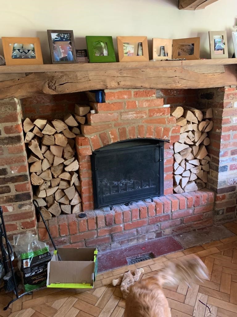 After/before: old Jetmaster out, new <a href="/penguinstoves/">Chilli Penguin Stoves</a> Woody installed in a huge inglenook. Looks fab!
newforestfires.co.uk/chill-penguin-…