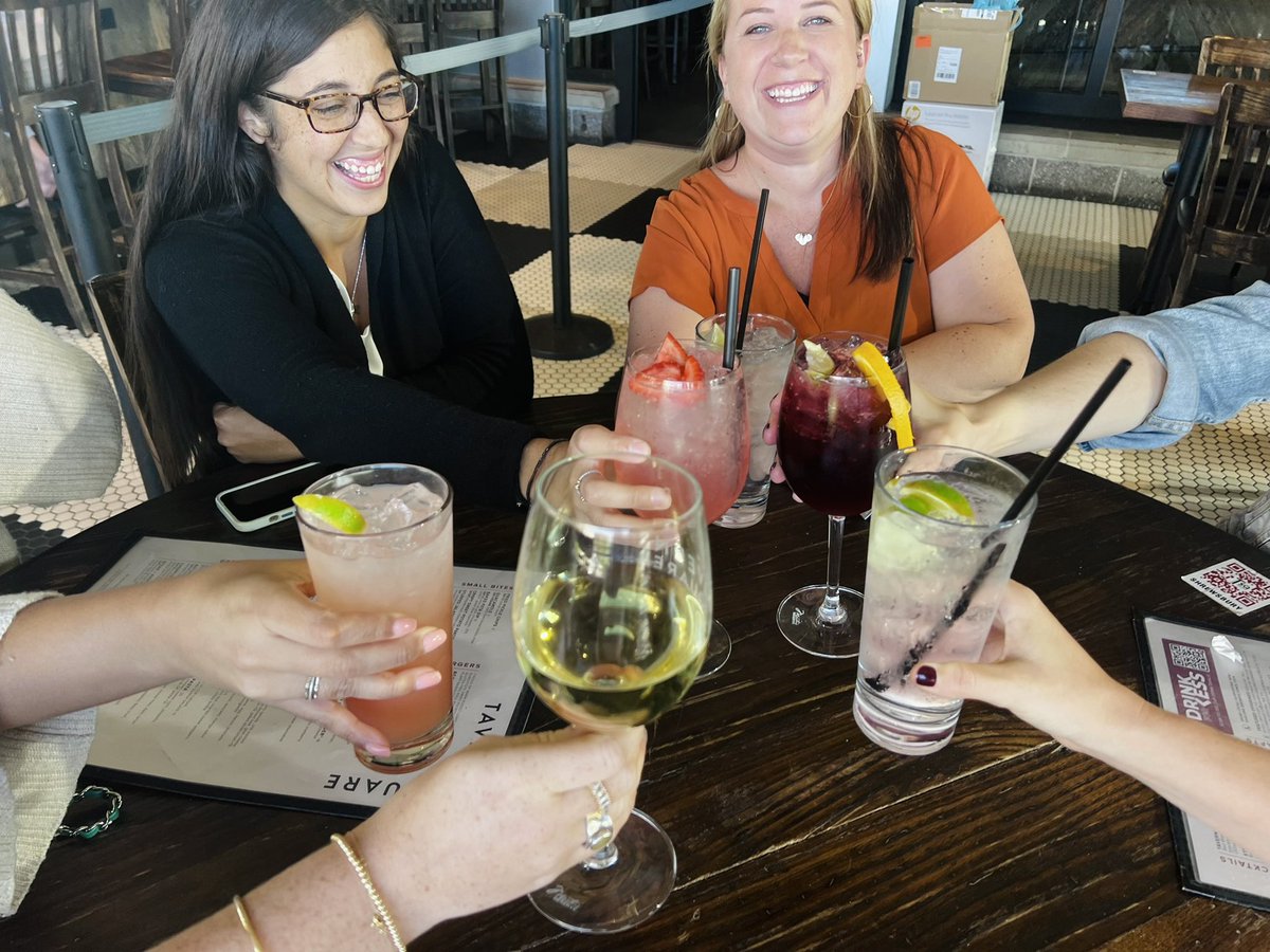 CandiceGaulitz's tweet photo. So wonderful to be in the office with the @CGIInteractive team! ❤️❤️ https://t.co/xxKuFYolIr