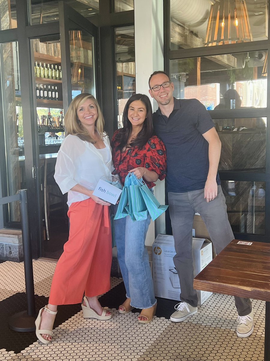 CandiceGaulitz's tweet photo. So wonderful to be in the office with the @CGIInteractive team! ❤️❤️ https://t.co/xxKuFYolIr