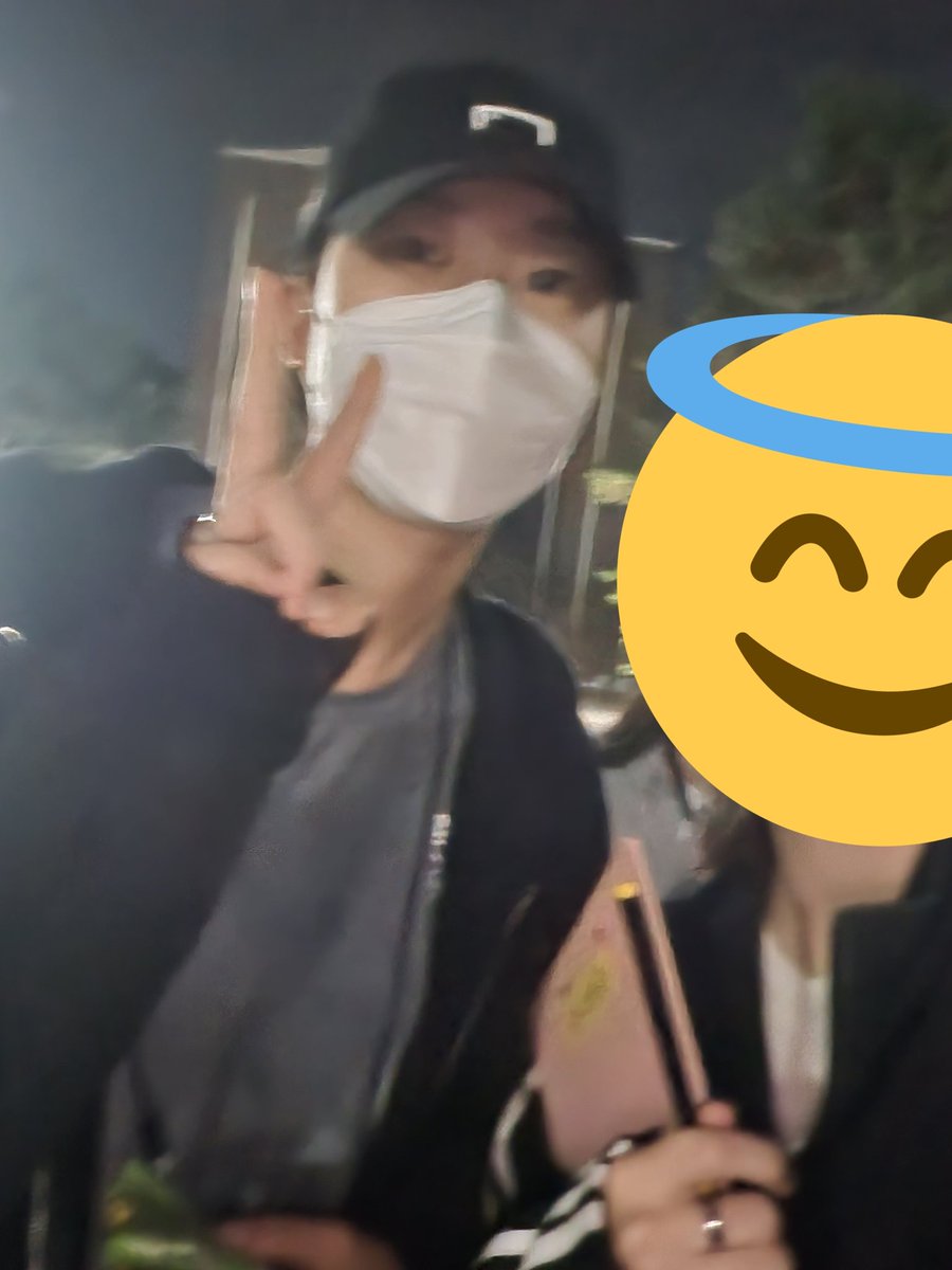 only_1_mountain's tweet photo. 갤럭시 손떨방 일 안 할래? 진짜 부들부들 떨려서 이렇게 됐다... 다음엔 손 안 떨어볼게요... https://t.co/YF579zxBrL