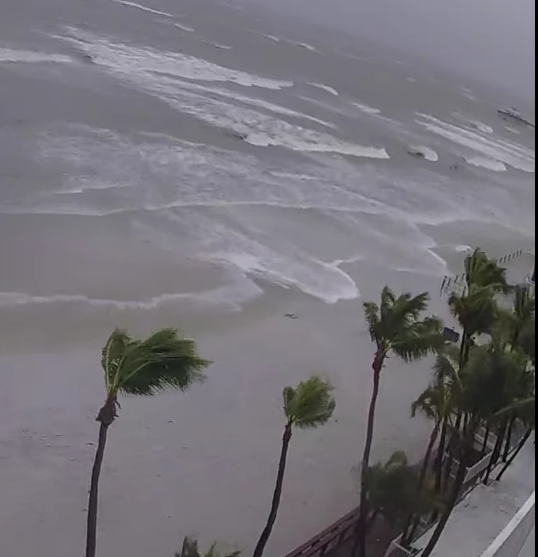 October6G's tweet photo. #LiveCam shots I'd taken of #PigeonKey, FL and #FortMyers, FL (x2) this morning.
🌊🌴☔🌴🌊
#gamers #gaming #gamer #gaymer #gaymers #Queergeeks #RetroGamer #ClassicGamer #LGBTQI #LGBTQ #Florida #Hurricane https://t.co/GRl8UXwyNJ