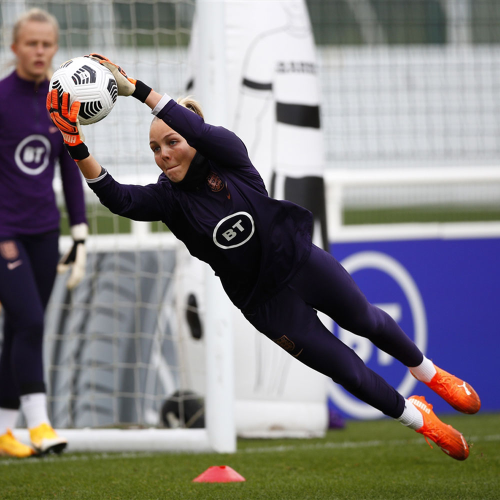 EnglandLearning's tweet photo. “This data has encouraged me to analyse the game in greater detail. Not just by looking at the scenarios the goalkeepers I work with are likely to face, but the cues and triggers they will observe."

@jamieannerson discusses adding realism to goalkeeping sessions 👇