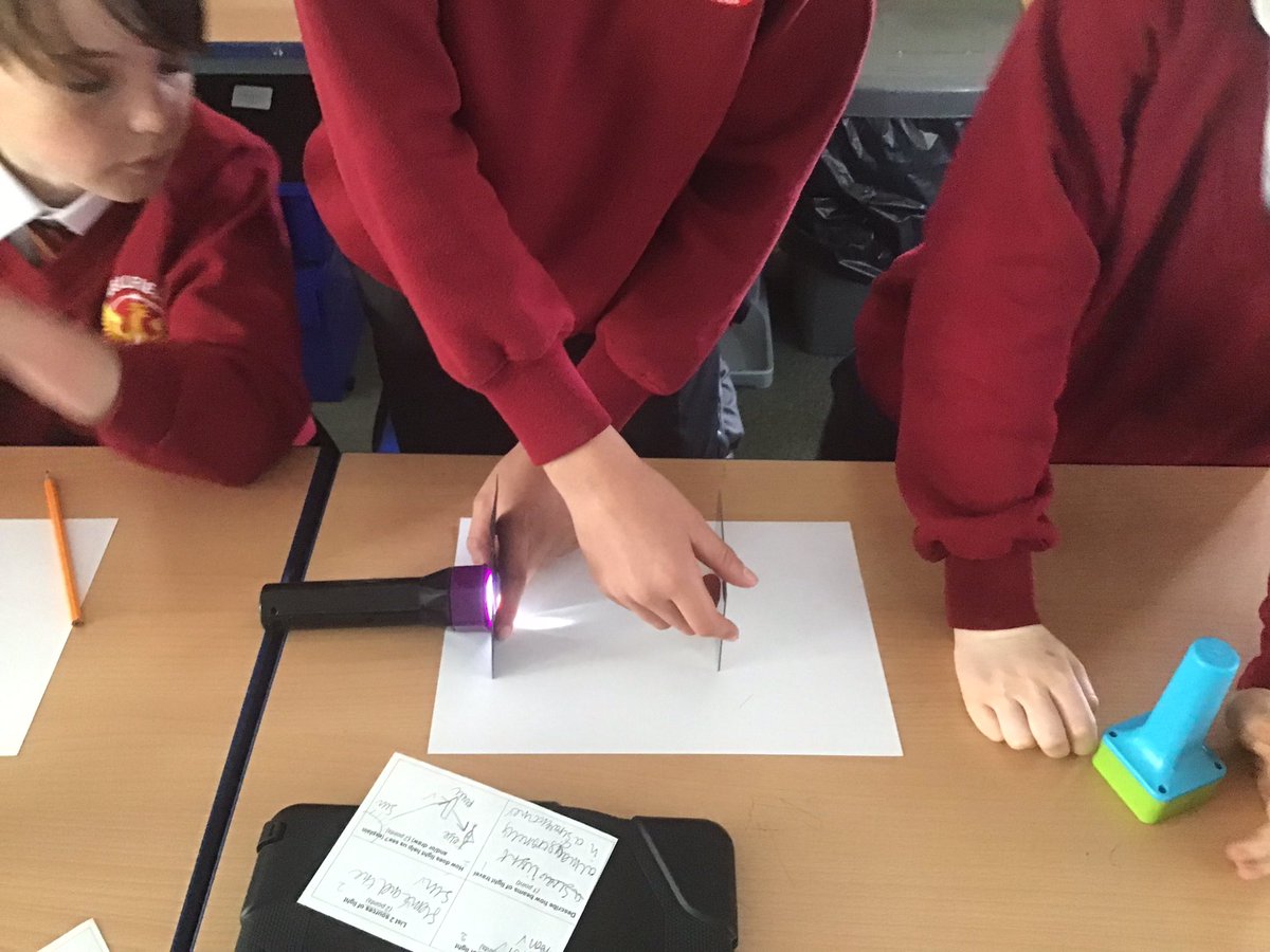 WellfieldMiddle's tweet photo. Y6 have been investigating the law of reflection today in Science. Why not ask us about angles of incidence and reflection? 💡 #WMSCreativity #WMSScience https://t.co/Kgk59AboWc