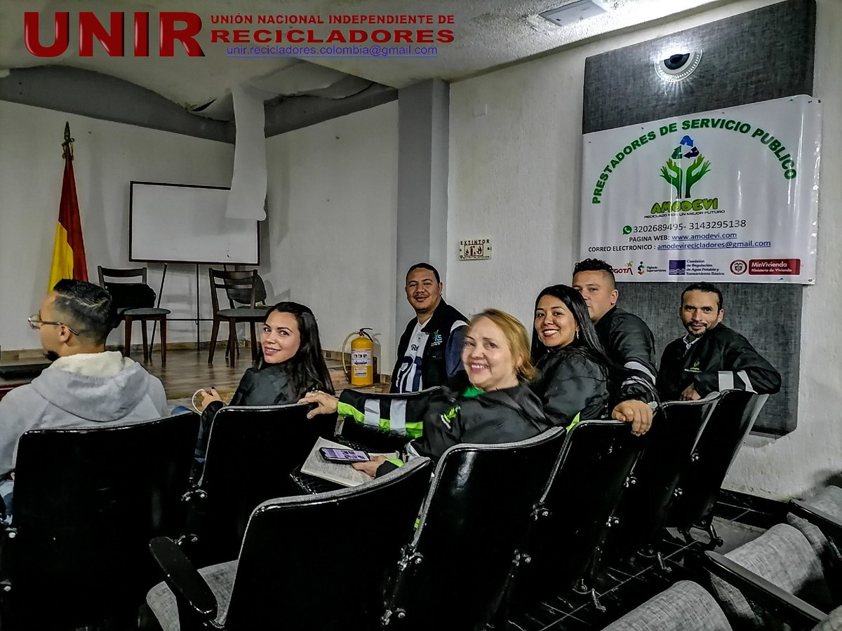 UNIR_reciclador's tweet photo. ♻️ #Actualidad Hoy es el gran día, La #UNIRrecicladores se encuentra para socializar la Alianza Público popular con la @uaesp No se pierdan a las 4pm la transmisión en Vivo vía Facebook #ReciclajeSinFormalizaciónEsBasura https://t.co/2IBXJOfp5o