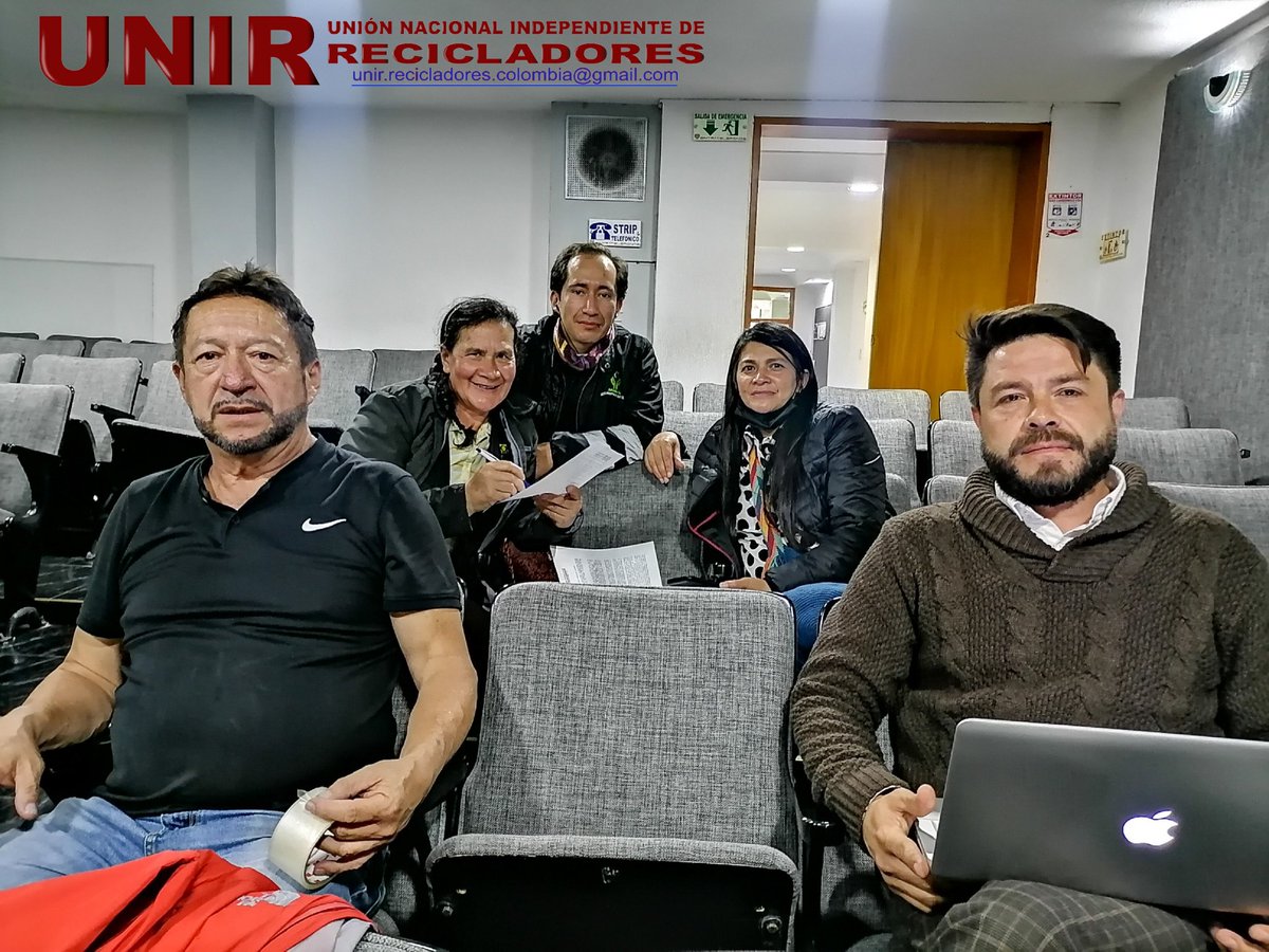 UNIR_reciclador's tweet photo. ♻️ #Actualidad Hoy es el gran día, La #UNIRrecicladores se encuentra para socializar la Alianza Público popular con la @uaesp No se pierdan a las 4pm la transmisión en Vivo vía Facebook #ReciclajeSinFormalizaciónEsBasura https://t.co/2IBXJOfp5o