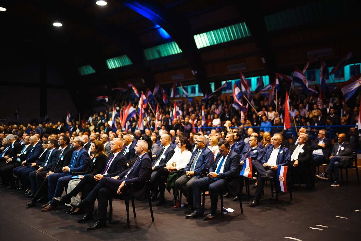 AndrejPlenkovic's tweet photo. Sjajna atmosfera u Livnu i puna podrška Borjani Krišto za hrvatsku članicu Predsjedništva BiH i svim kandidatima Hrvatskog narodnog sabora BiH na Općim izborima! Uvijek ćemo snažno biti uz hrvatski narod u BiH. Ustrajno do pobjede 2. listopada! https://t.co/q9311OosSD