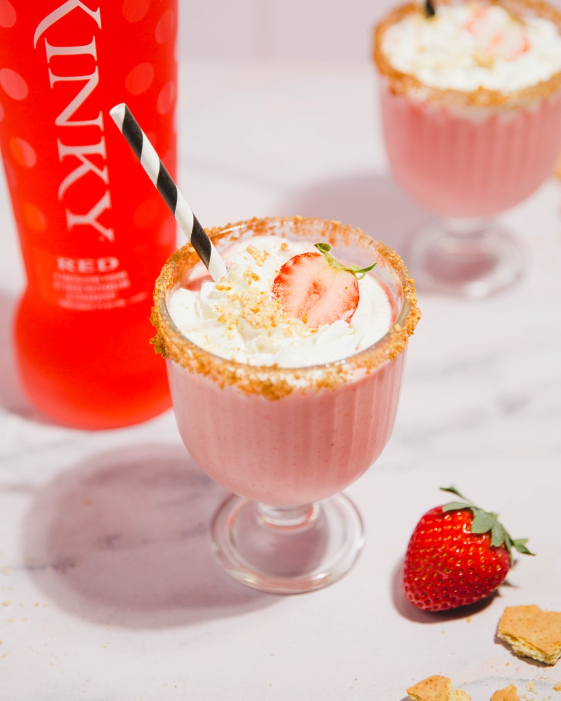 KinkyBeverages's tweet photo. this day is dedicated to strawberry cream pie.. so naturally, we made it boozy. 🍓🥧🍹 #nationalstrawberrycreampieday⁠
⁠
head over to our instagram for the recipe 👉 
https://t.co/NA0lKopTo1 https://t.co/gzQAyOsRWy