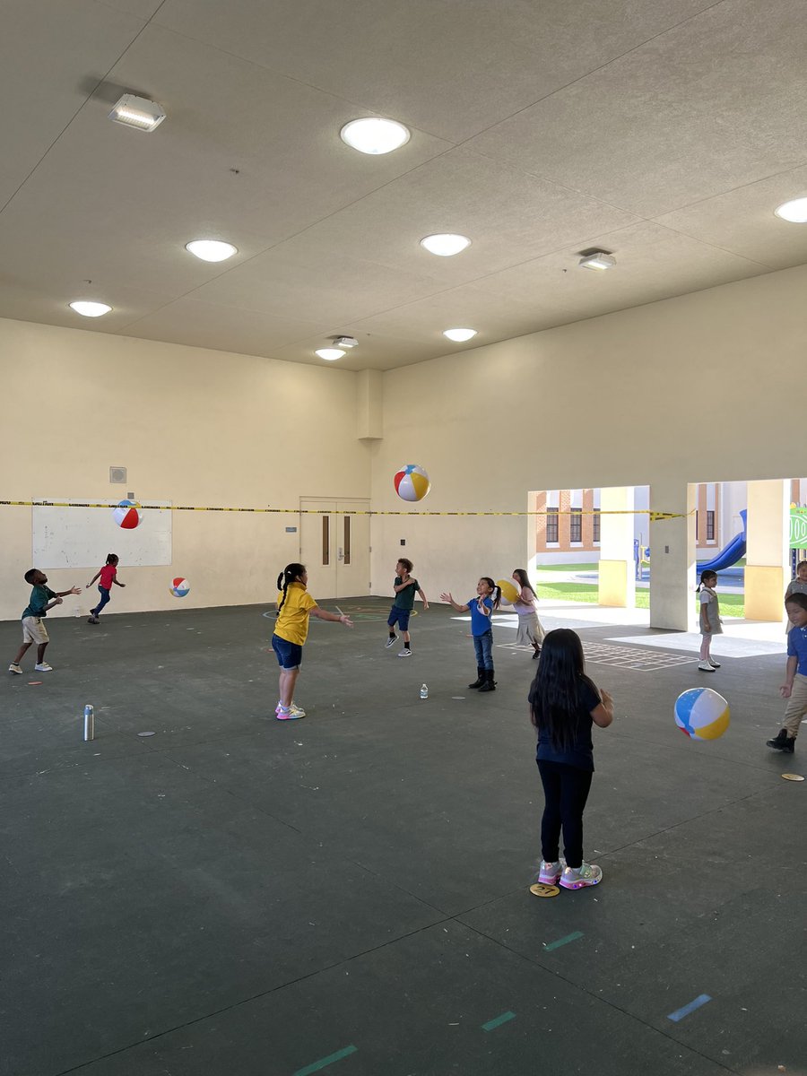 Volleyball unit went great with beach balls students enjoyed!@ChandaKinlaw <a href="/MBDecker0291/">Mary Beth Decker</a>