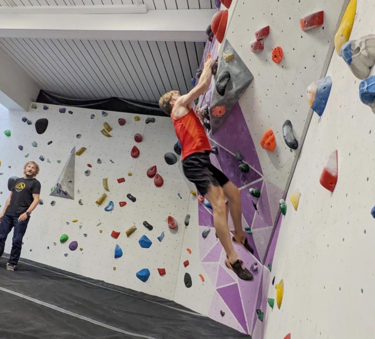 Thanks Ian Dunn for a great coaching session with the RAF Climbing Team! Today the team focused on performing under competition pressure and used video analysis to work on their technique.

Great preparation for the upcoming tri-service bouldering league! 💪🏼