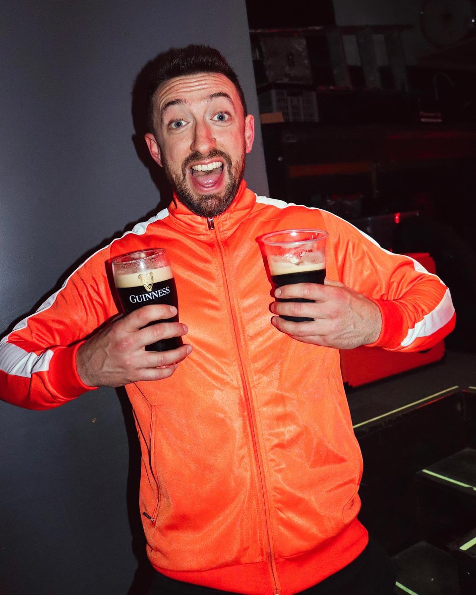 BoxCloneBand's tweet photo. “Pint Clone” 🍺🍺
Still on a high since releasing our 4th single a few weeks ago 😁 If you haven’t seen the video yet, check it out on our YouTube 🎥 Link in bio ��🏽
#newsinglealert #newsinglerelease #musicvideoshoot #pints #lovelypints #guinness #pintofguinness #boxclone #MyWay https://t.co/hl3tB5dxb9